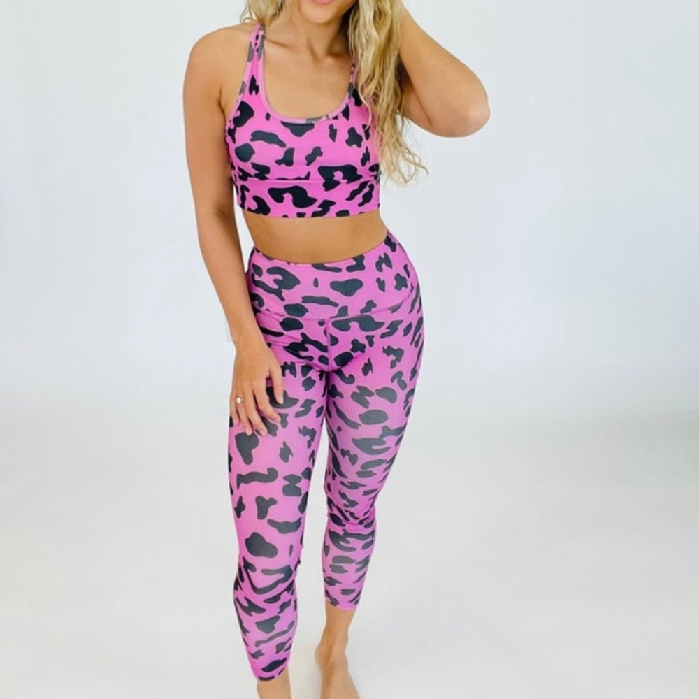 LA Society NWT Size M Pink with Black Leopard Print Sports Bra and Leggings Set